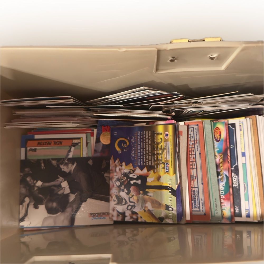 Vintage Retro Bundle Lot of 200 Trading Cards Collectible Sports Cards. - Picture 3 of 9